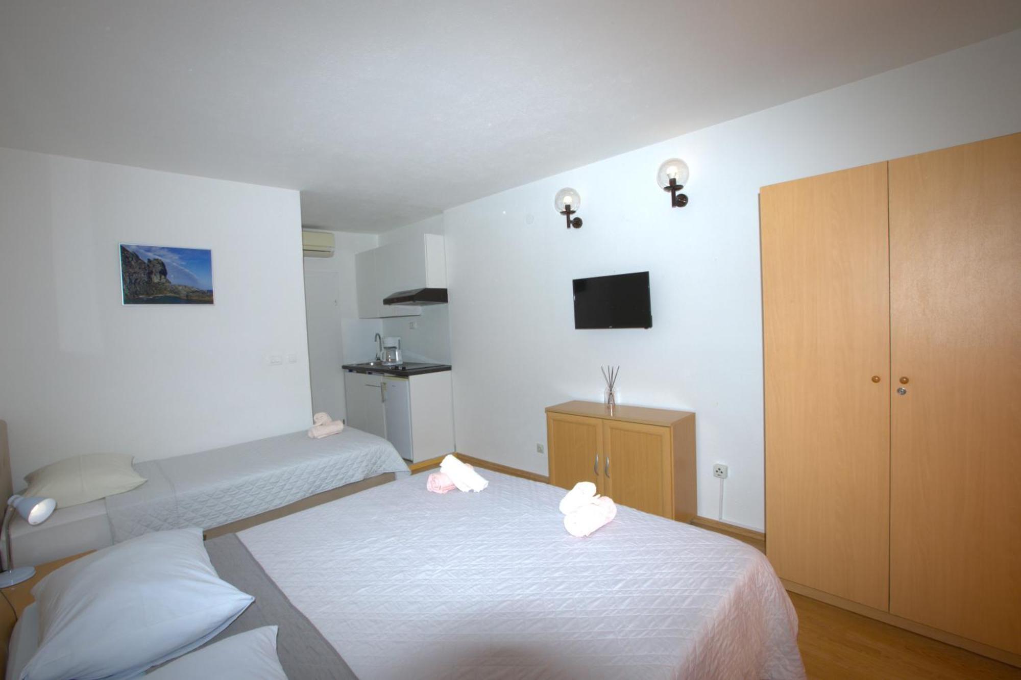 Apartments Mare Брела Екстер'єр фото